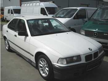 BMW 320i - Autó
