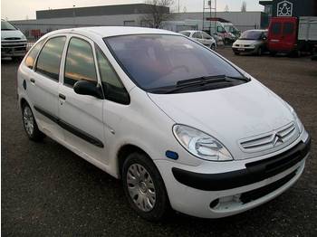 Citroen MPV, fabr.CITROEN, type PICASSO, 2.0 HDI, eerste inschrijving 01-01-2006, km-stand 136.700, chassisnr VF7CHRHYB25736940, AIRCO, alle documenten aanwezig - Autó