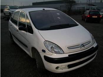 citroen MPV, fabr.CITROEN, type PICASSO, 2.0 HDI, eerste inschrijving 01-01-2006, km-stand 114.700, chassisnr VF7CHRHYB39999467, AIRCO, alle documenten aanwezig - Autó