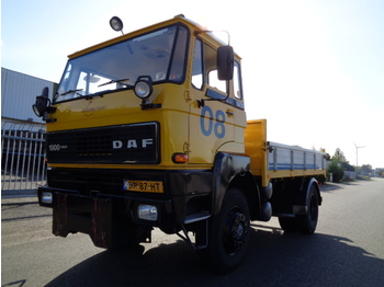 Platós teherautó DAF FAV 1800 DT 320 4X4: 1 kép.