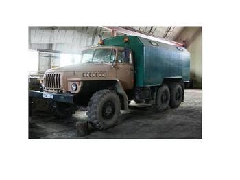 URAL 5557 - Dobozos felépítményű teherautó