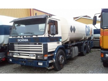 Tartályos teherautó Scania 113 - 93 6x2 20000 L Tank Fuel Pomp: 1 kép.