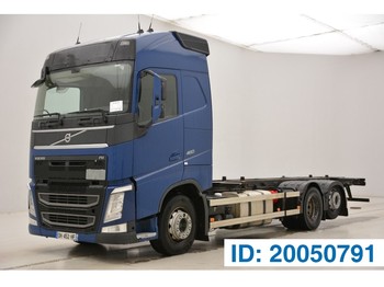 Cserefelépítményes teherautó Volvo FH13.460 Globetrotter - 6x2: 1 kép.