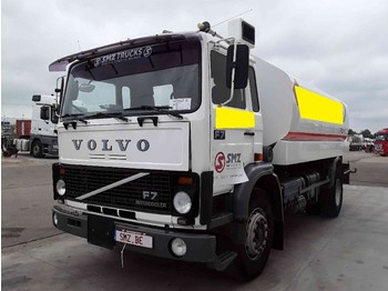 Tartályos teherautó Volvo F 7 15000L 5 compartiments: 1 kép.