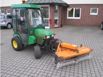 JOHN_DEERE 455 mit Vorbaubesen Kommunal - Kommunális traktor